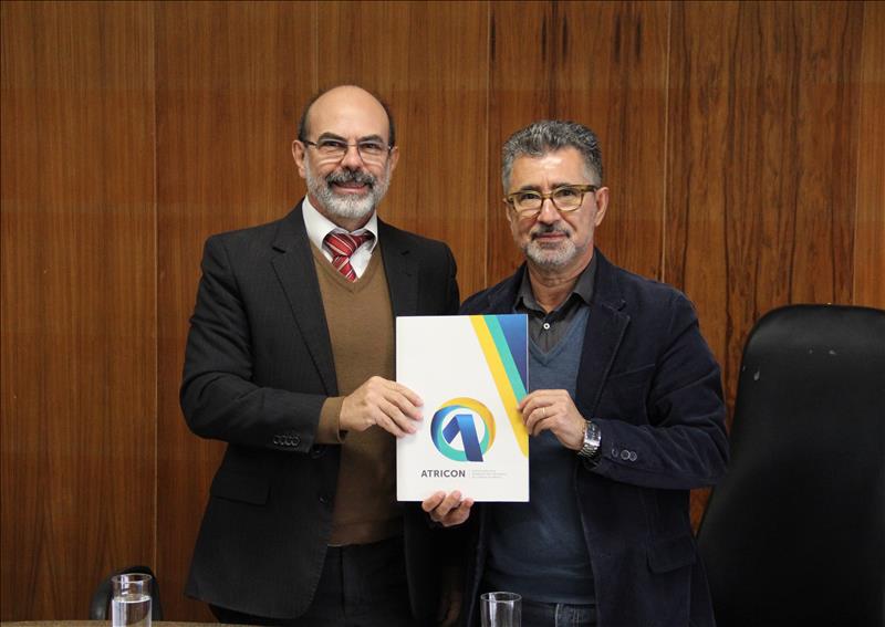 A Comissão do QATC da Atricon entregou ao presidente João Antonio o certificado de garantia da qualidade