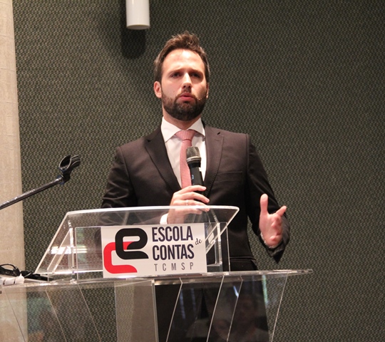 Rafael Antonietti Mattehes, doutorando pela PUC/SP, mestre em Direito Ambiental  e advogado na área do direito ambiental e tributário