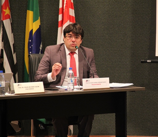 Silvio Gabriel Serrano Nunes, assessor do TCM,  doutor em Filosofia  - USP, especialista em Direito Administrativo – Faculdade Autônoma de SP e professor de Direito