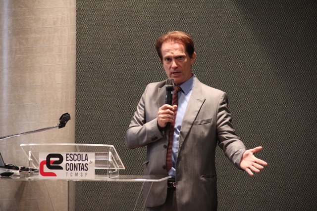 Edson Ricardo Saleme, doutor em Direito do Estado – USP e professor de cursos de mestrado e doutorado em Direito Ambiental Internacional