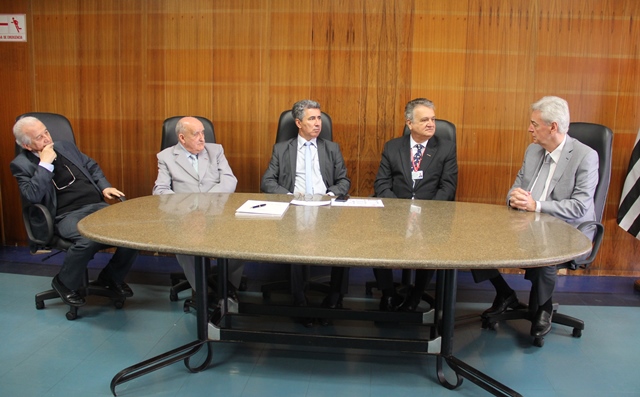 Mesa de abertura da assinatura do Termo de Cooperação