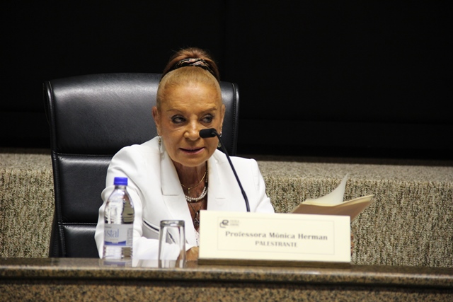 Professora Mônica Herman abordou “O papel dos Tribunais de Contas na atual Democracia”