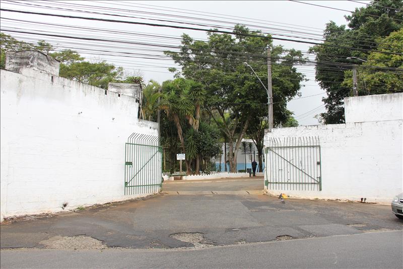Fachada do cemitério de Itaquera sem identificação 