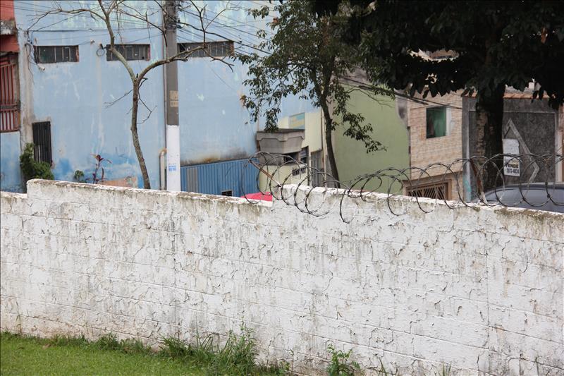 Precarização da segurança no cemitério de Itaquera