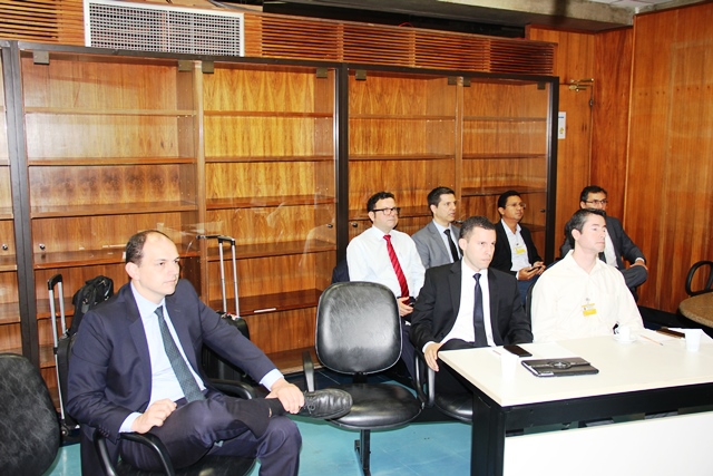 Da esquerda para a direita: Ivan Jucioni de Arauz (TCM-SP), Antônio Almeida de Sousa (TCM-SP), Ari de Soeiro Rocha (TCM-SP), Emerson Augusto de Cmapos (TCE-MT), Zilter Bonates da Cunha (TCE-SP), Rafael Visconti (TCM-RJ) e Bruno Martinelo Lima (TCU)