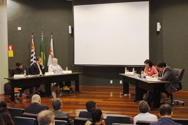 A professora da USP, Silvana de Souza e o professor Silvio Gabriel Serrano Nunes também contribuíram para o debate sobre o movimento de maio de 1968.