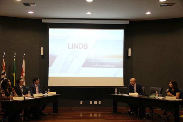 Oficina sobre a Lei de Introdução às Normas do Direito Brasileiro foi realizada no auditório da Escola de Contas.