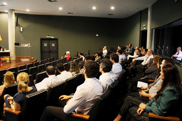 A plateia foi incentivada a participar do debate sobre a alteração no texto da lei.