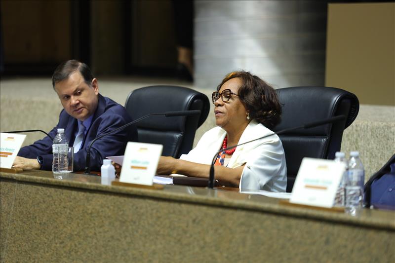 Conselheiro Roberto Braguim e a secretária municipal da Justiça, Eunice Prudente