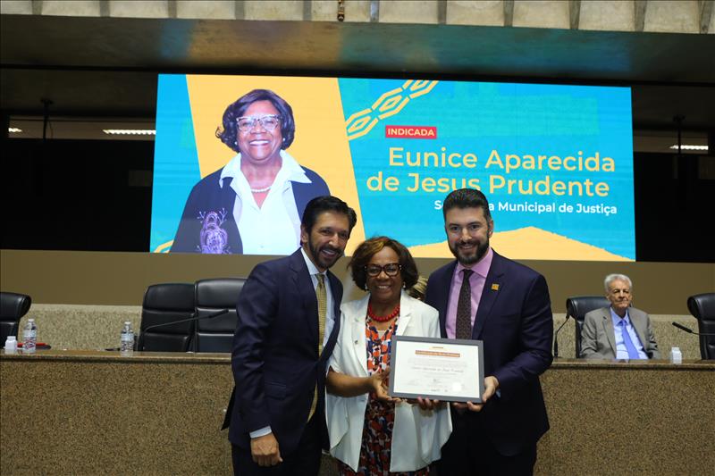 Eunice recebeu certificado de boas práticas da Escola de Gestão e Contas
