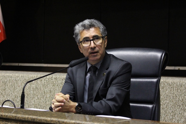O conselheiro presidente do TCMSP, João Antonio, abriu o dia de debates no Plenário.