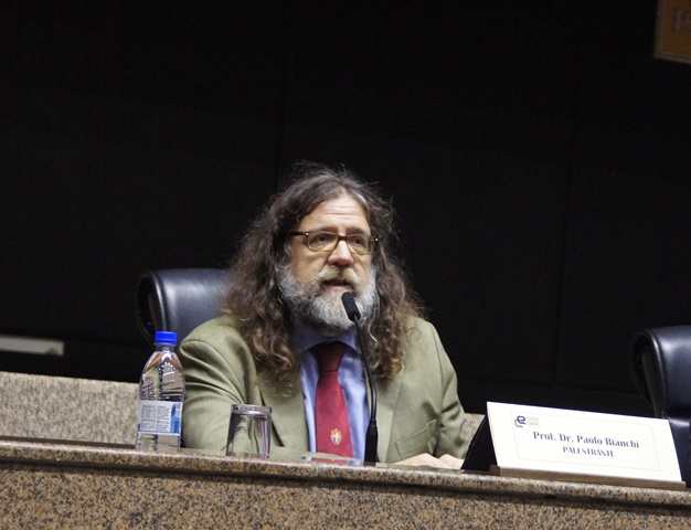 O professor de Direito Constitucional na Universidade de Camerino (ITA), Paolo Bianchi.