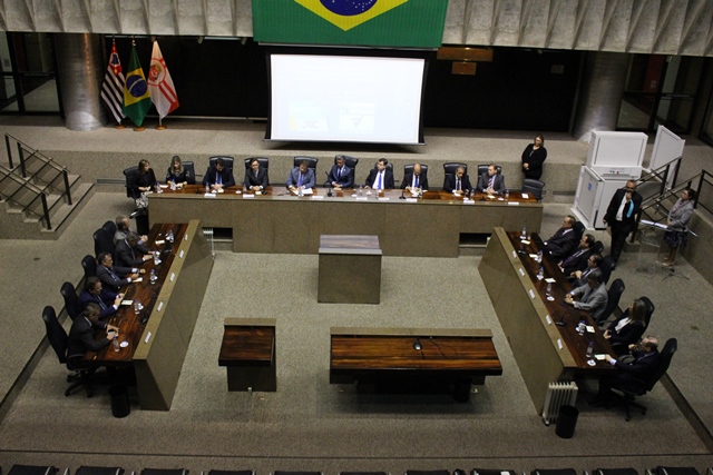 Plenário do TCMSP recebeu conselheiros de outros tribunais de contas do Brasil.