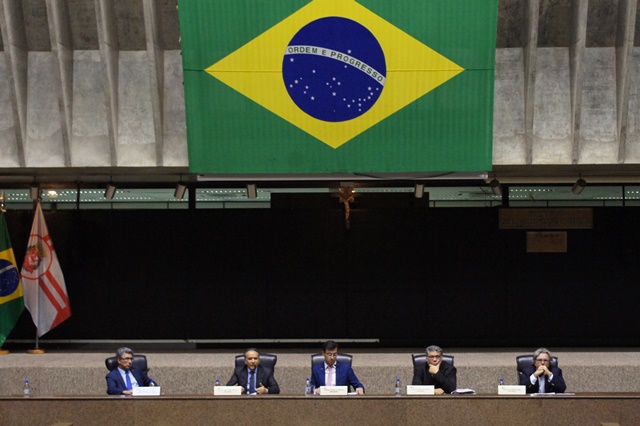  Mesa do terceiro dia do Seminário Internacional dos 30 anos da Constituição de 1988.