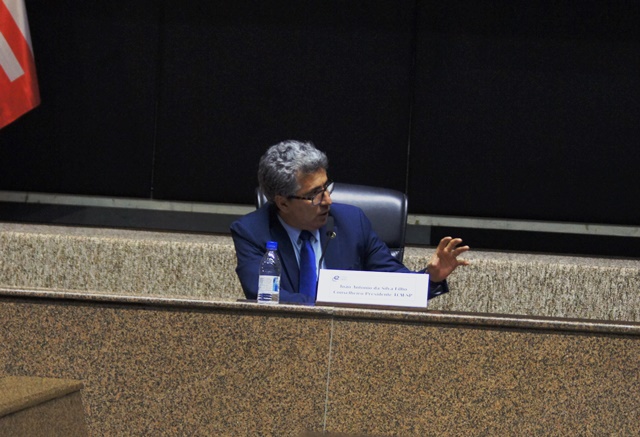 O presidente João Antônio foi convidado para fazer uma saudação e participar do debate.