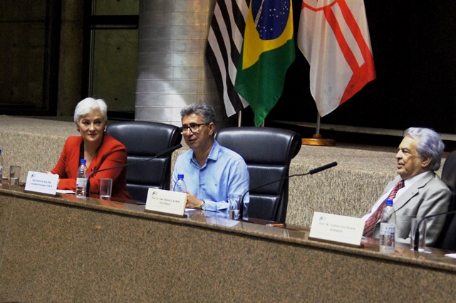 O Presidente João Antonio durante sua explanação no debate desta sexta-feira.