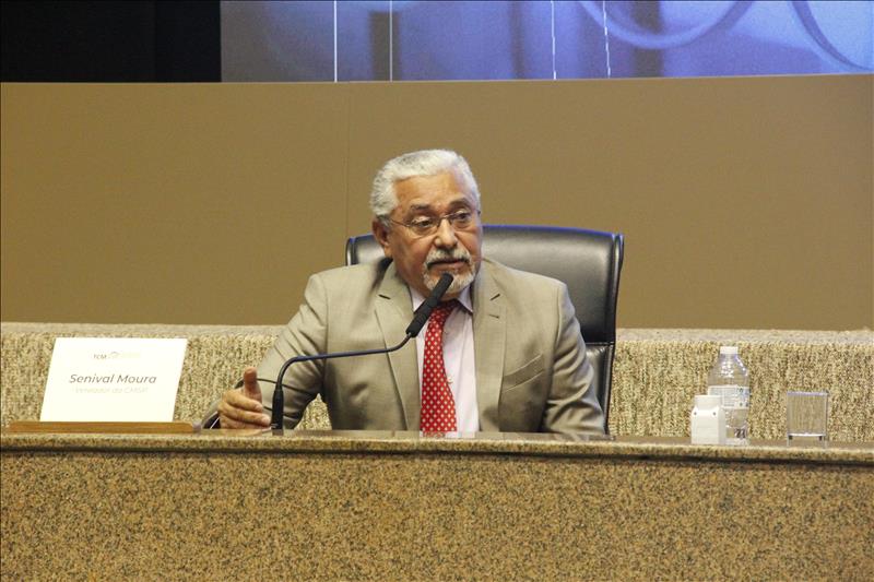Presidente da Comissão Parlamentar temática na Câmara Municipal - Senival Moura
