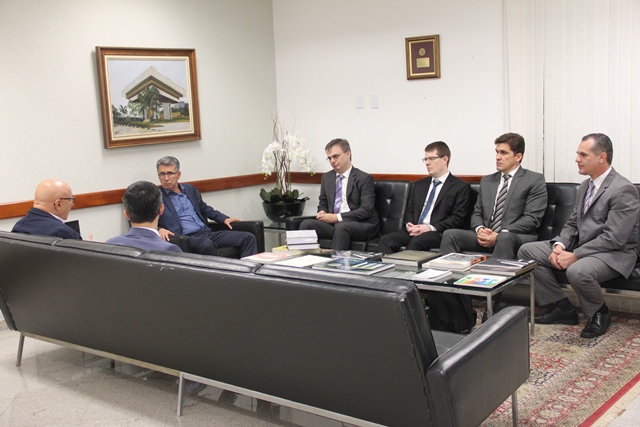 O presidente do Tribunal de Contas do Município de São Paulo (TCMSP), João Antonio, junto ao conselheiro Maurício Faria, recebeu o corpo técnico e dirigente da Secretaria Municipal da Fazenda para entrega oficial do Balanço Anual das Contas da Prefeitura referente a 2019