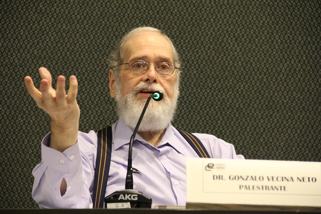 O médico Gonzalo Vecina Neto é visto como uma autoridade da saúde pública, reconhecida nacionalmente