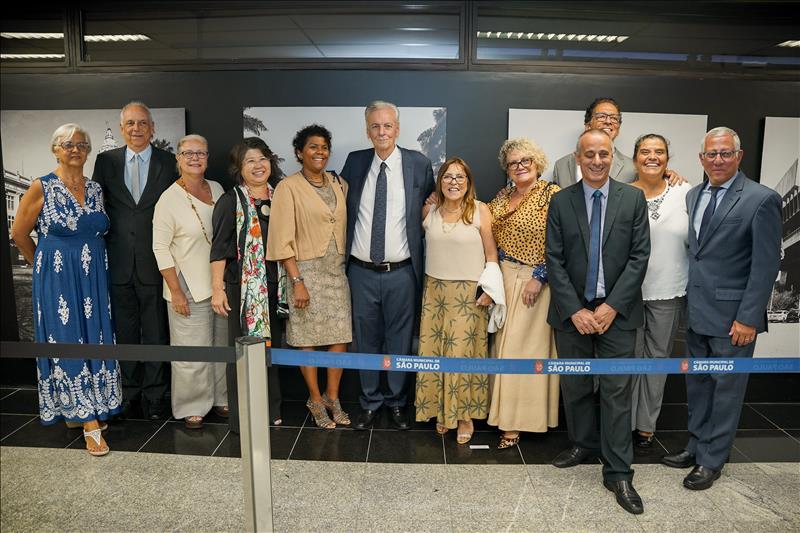 Todos os presentes puderam cumprimentar o novo presidente