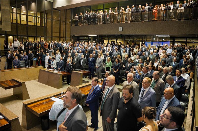 A sessão solene aconteceu no Plenário Paulo Planet Buarque