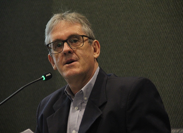 O engenheiro e servidor do TCMSP, Amândio Martins, fez a mediação do evento