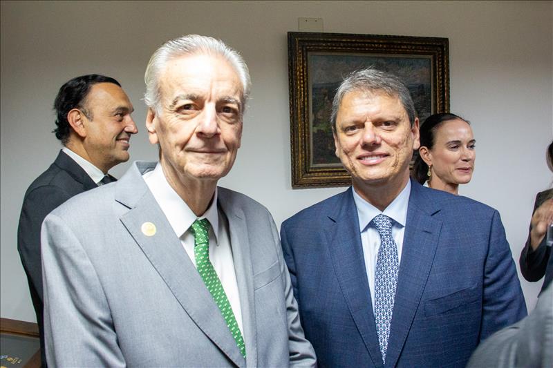 Presidente Domingos Dissei e o governador Tarcísio Freitas