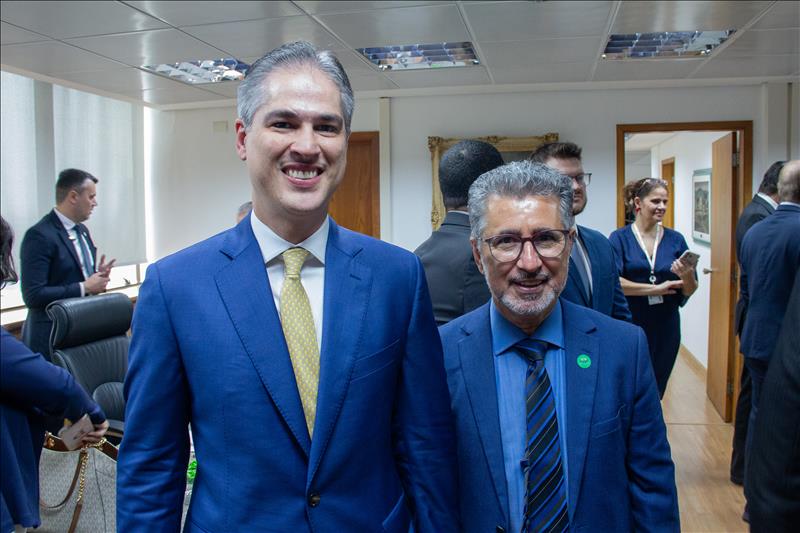 Conselheiro João Antonio com Maxwell Vieira, empossado na solenidade
