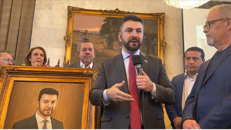 A cerimônia, realizada no Salão Nobre da Câmara, reuniu autoridades, vereadores, ex-parlamentares e amigos