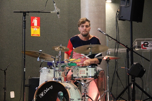 Felipe Trez, na bateria