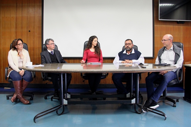 Mesa diretora da reunião de auditoria externa da qualidade