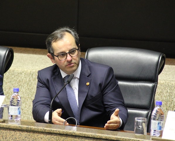 Ivan Bonilha, presidente do Instituto Rui Barbosa, destacou a perspectiva de eliminação dos percentuais mínimos de aplicação do orçamento nas áreas da Educação e da Saúde