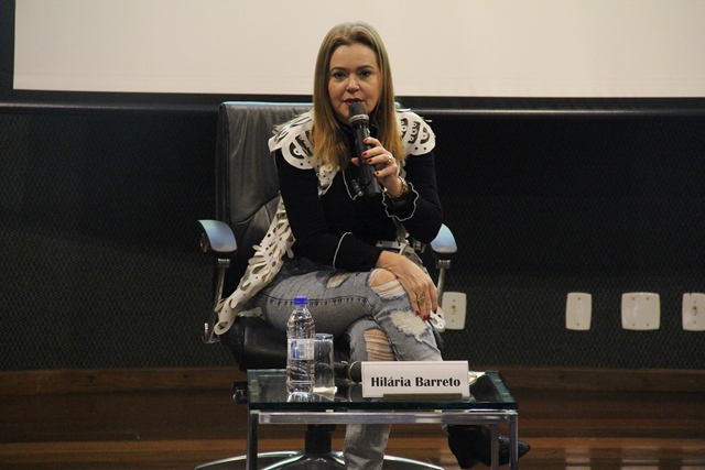 Hilária Barreto, do TC-CE, foi mediadora da segunda palestra