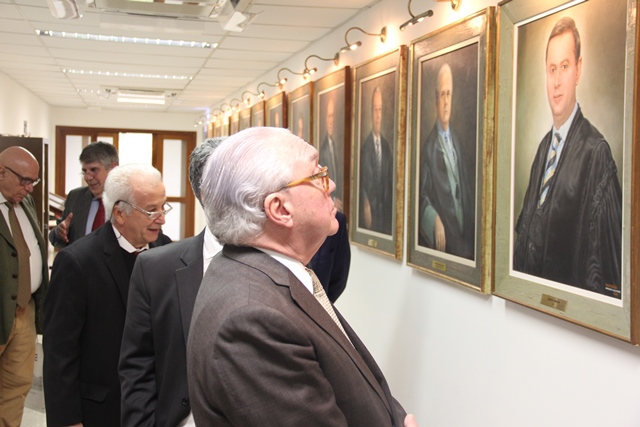 O presidente do TJSP, Manoel de Queiroz Pereira Calças, conheceu o hall de Presidentes do TCMSP