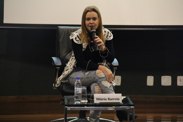Hilária Barreto, do TC-CE, foi mediadora da segunda palestra