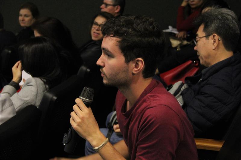 "Debate sobre tecnologia e educação"