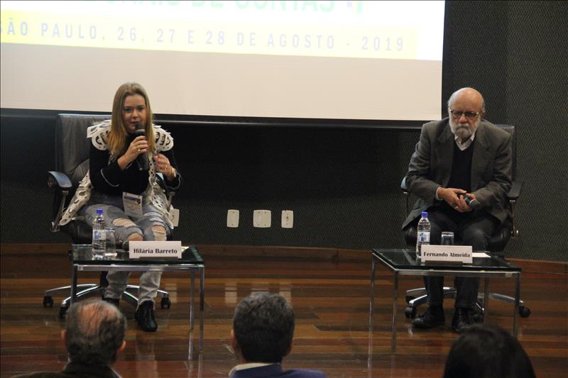 Hilaria Barreto do TCE-CE e Fernando de Almeida, professor com mestrado e doutorado em Filosofia da Educação pela Pontifícia Universidade Católica de São Paulo (PUC-SP)