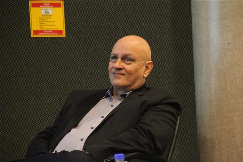 José Frederico Meier Neto, professor da EGC, foi o mediador do evento