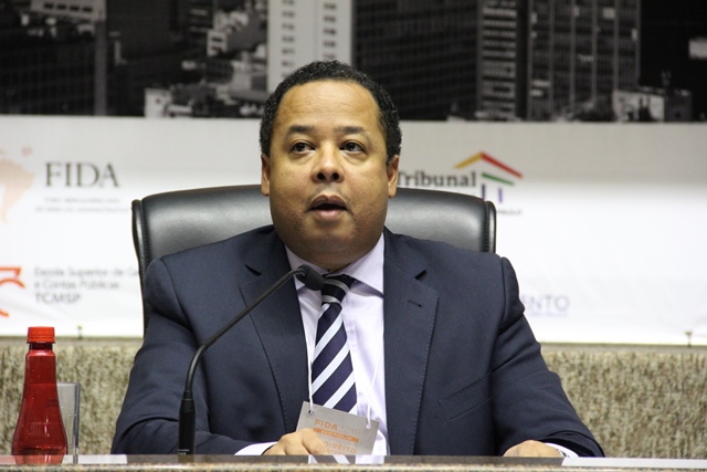 Víctor Rafael Hernández Mendible (Venezuela)