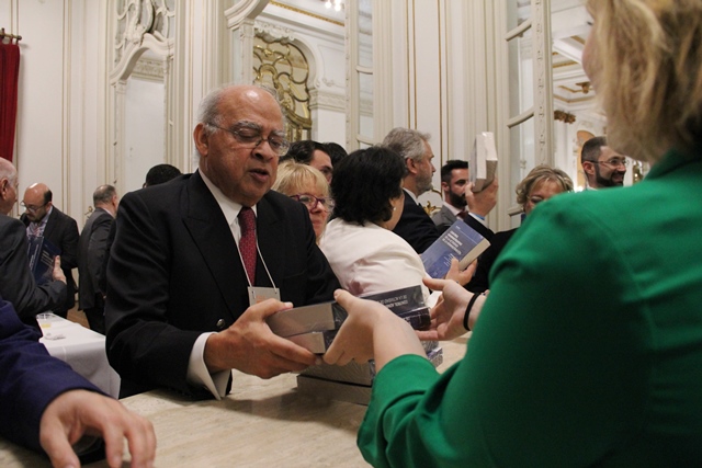 Durante o evento, foram distribuídos exemplares dos dois volumes dos livros aos participantes do Congresso.