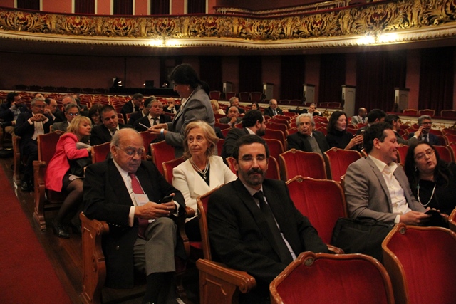 Após o coquetel de lançamento da obra, os participantes assistiram à apresentação do Coro Paulistano do Theatro Municipal