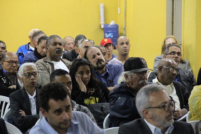 Moradores de Cidade Ademar reunidos na sede da Subprefeitura nesta quinta-feira (10)