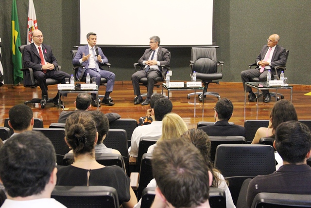 Composição da abertura do evento 