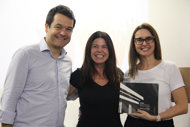 A conselheira do conselho participativo da Vila Mariana e diretora-presidente da Associação Viva Moema, Simone Boacnin, foi a ganhadora do primeiro livro 