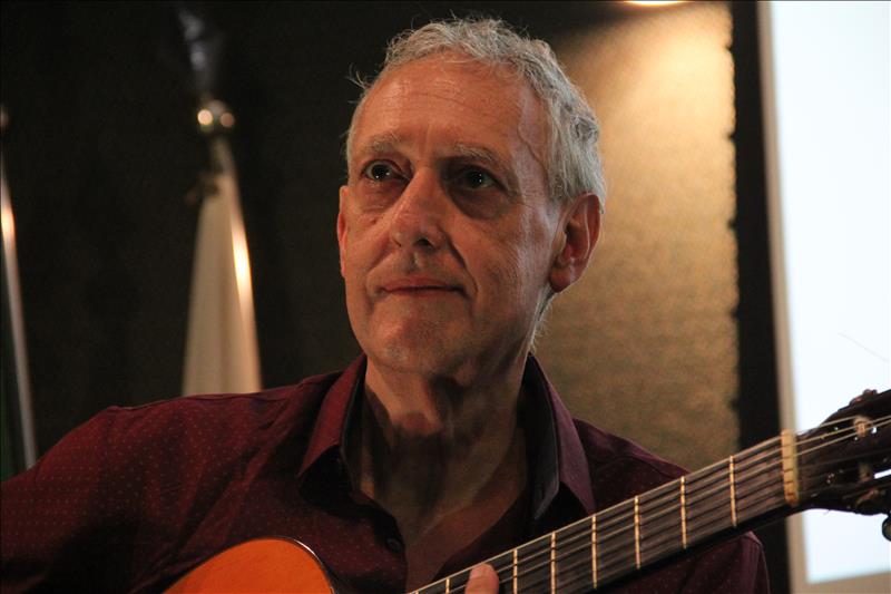 Dante é responsável pela maioria dos arranjos das músicas de Ná Ozzetti