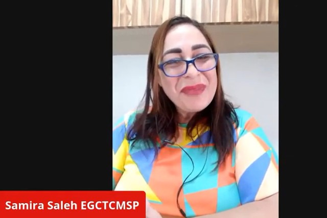 A coordenadora de cursos da EGC realizou a apresentação dos palestrantes