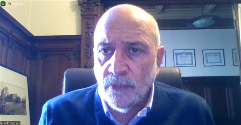 Primeiro debatedor do painel Mercosul, o presidente da Auditoria Geral da Nação argentina, Jesús Rodriguez