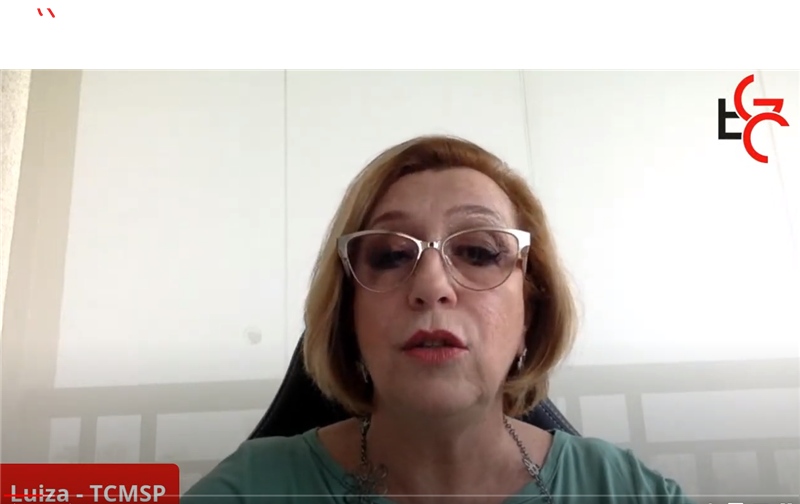A professora da EGC e gestora da GRT, Luiza Correia Hruschka, mediou o evento