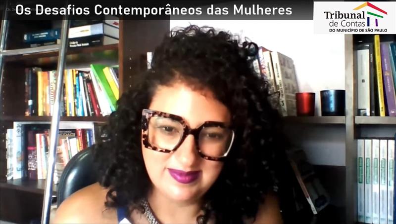 A secretária-geral da OAB-SP, Thais Cristina da Costa, salientou o ponto de conexão entre o Direito Constitucional e o gênero feminino 