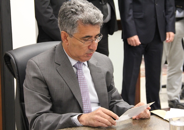 Conselheiro João Antonio faz juramento de posse como presidente do TCM